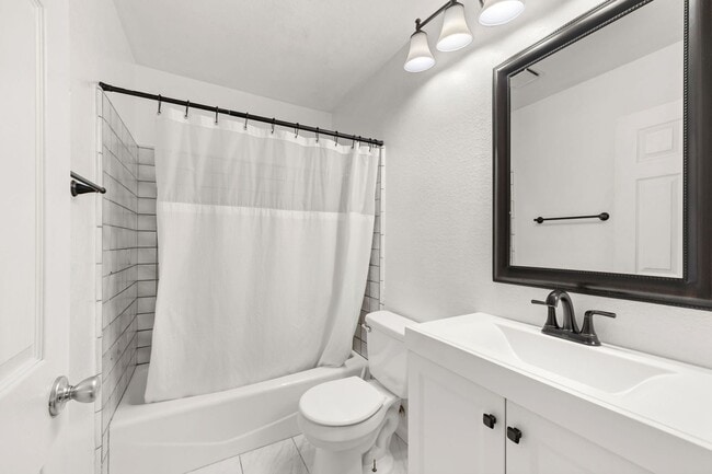 Building Photo - Beautiful large corner lot