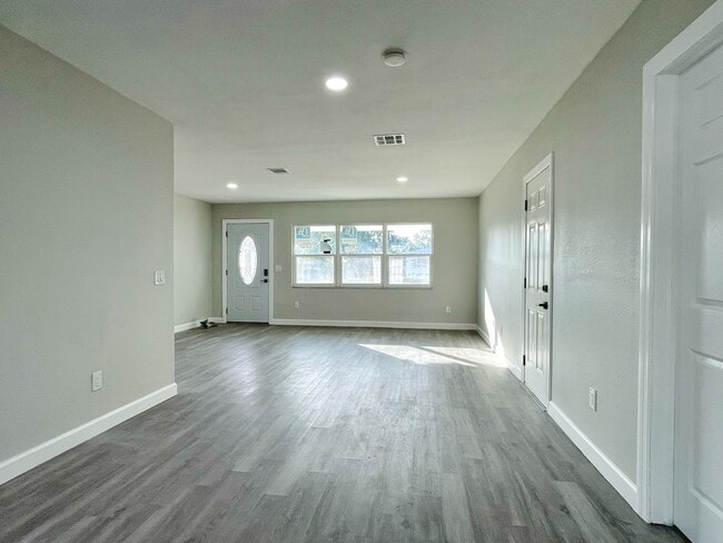 Building Photo - 2860 35th St S