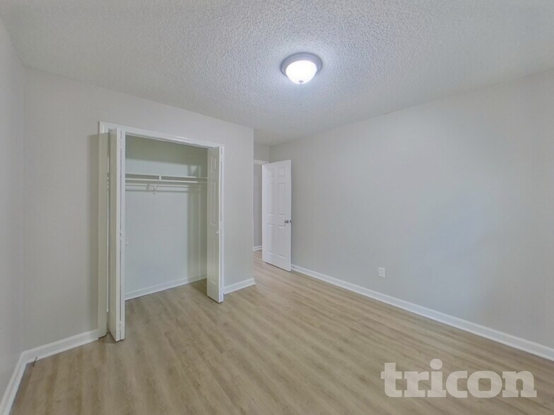 Building Photo - 204 Kemsing Rd