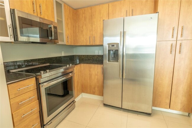 Building Photo - 7900 Harbor Island Dr