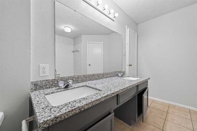 Building Photo - 5205 Beaverbrook Dr