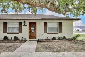 Building Photo - Beautifully Renovated 2-Bedroom Duplex nea...
