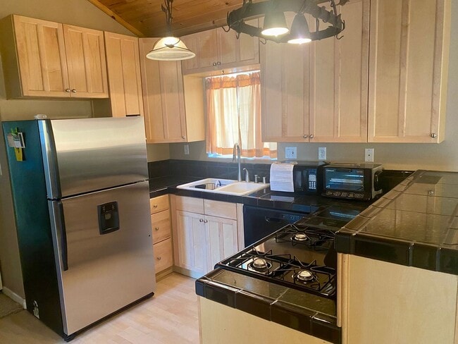 Building Photo - Charming 3-Bedroom Cottage with Fenced Yard & Fireplace in the Heart of Frazier Park