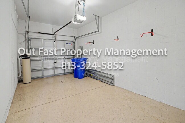 Building Photo - 6919 Holly Heath Dr
