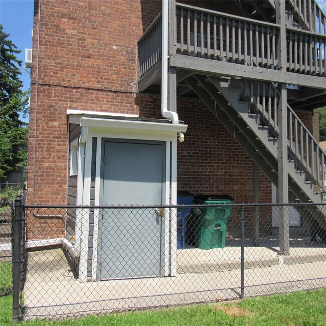 Building Photo - 29 Taylor Ave