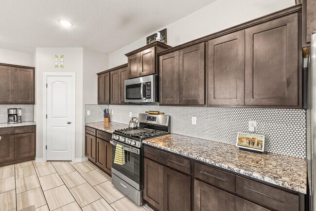 Building Photo - 14821 Tierra Escape Ave