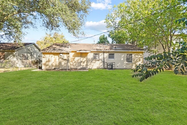 Building Photo - 911 Patsy Dr