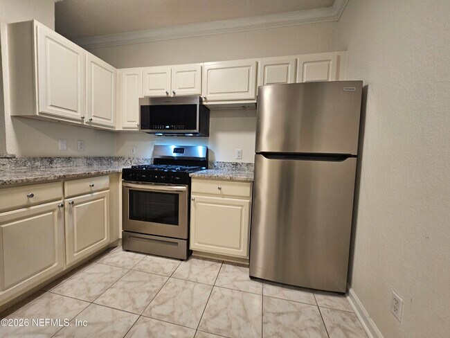 Building Photo - 13810 Sutton Park Dr N
