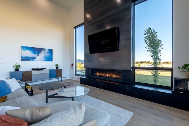 Building Photo - 779 Lucia Ln