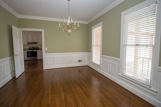 Building Photo - 2220 Montclair Dr