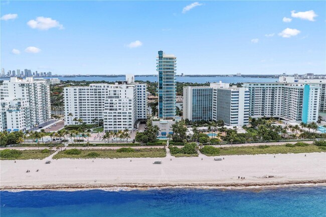 Building Photo - 5025 Collins Ave