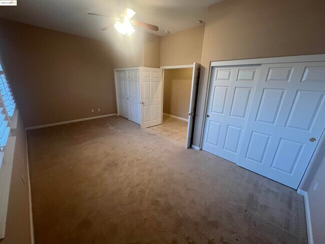Building Photo - 613 Kenwood Dr