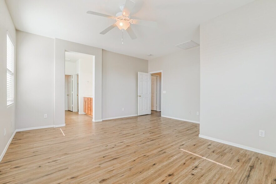 Building Photo - 38241 W Padilla St