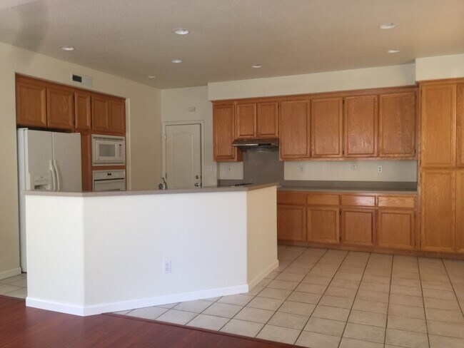 Building Photo - 2340 Pacifica Ct