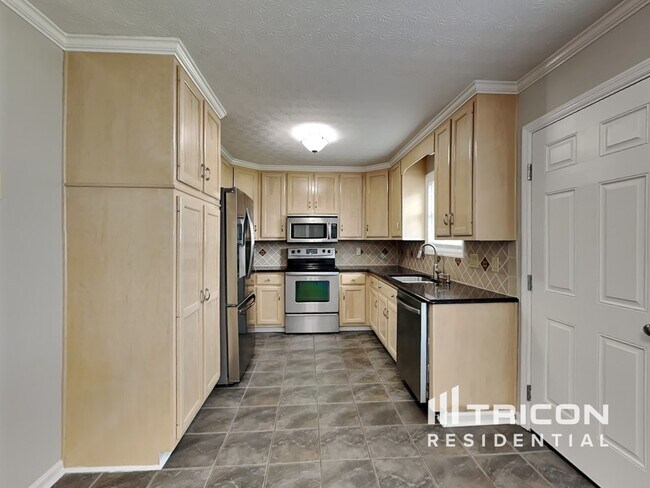 Building Photo - 576 Deer Path