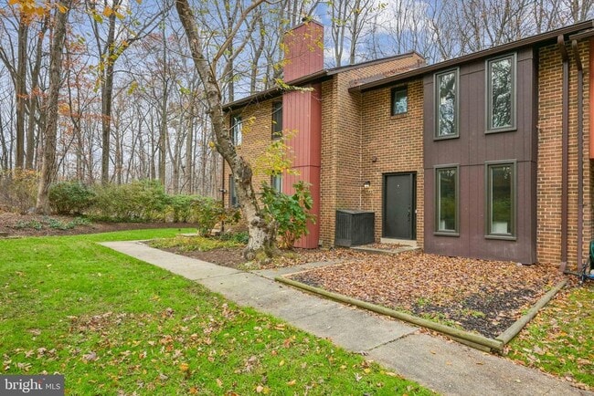 Building Photo - 7849 Briardale Terrace