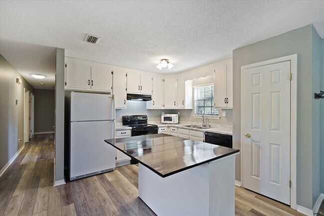 Building Photo - UPCOMING LISTING