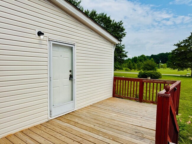 Building Photo - Convenient Countryside Living - Henderson NC