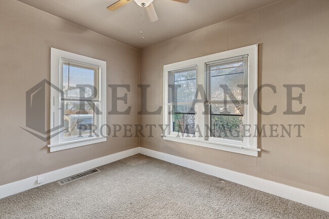 Building Photo - 806 N Faulkner St