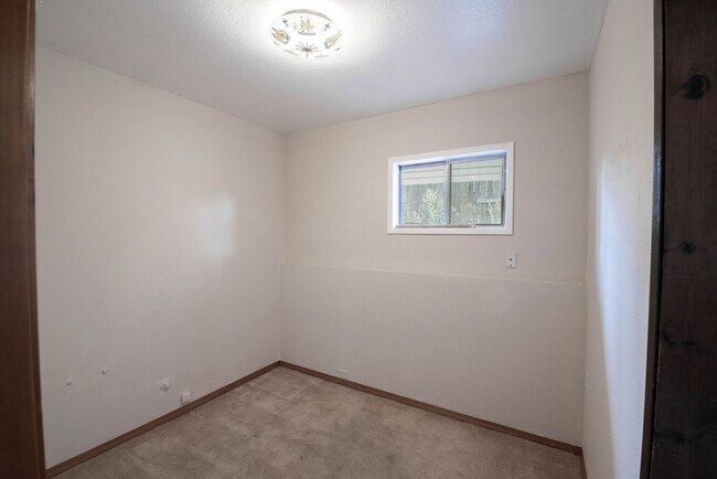 Building Photo - Spacious 3-Bed Home in Hayden Lake with La...