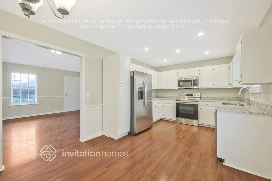 Building Photo - 325 Royal Garden Dr