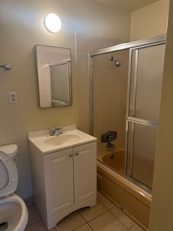 Building Photo - 1099 Roewill Dr