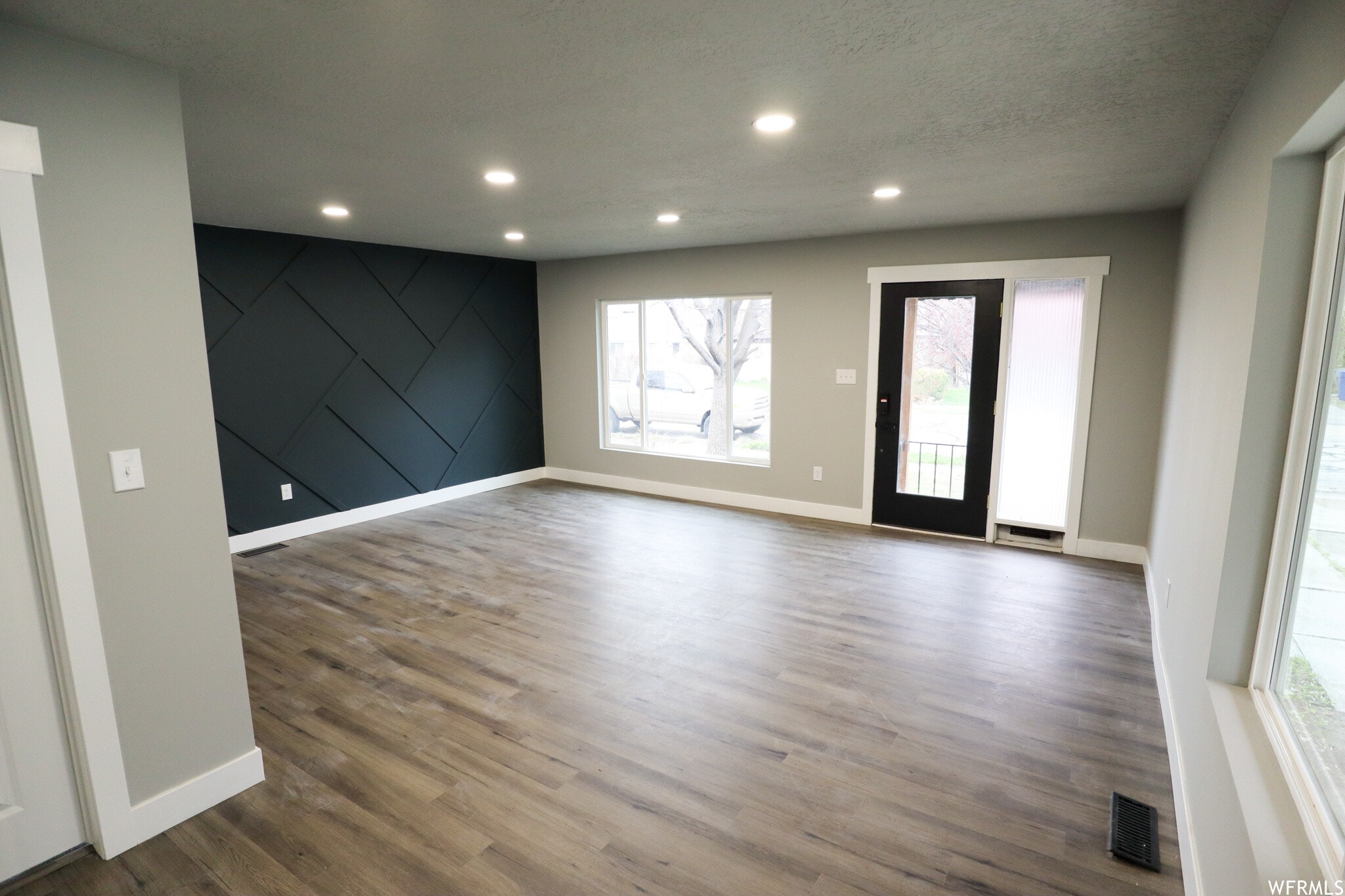 Building Photo - 948 E Atkin Ave