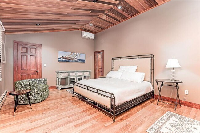 Building Photo - 14 Woodlake Dr