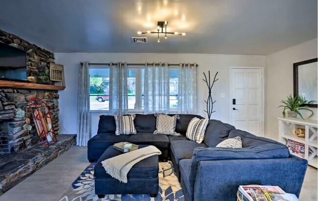 Building Photo - 40902 Ely Way