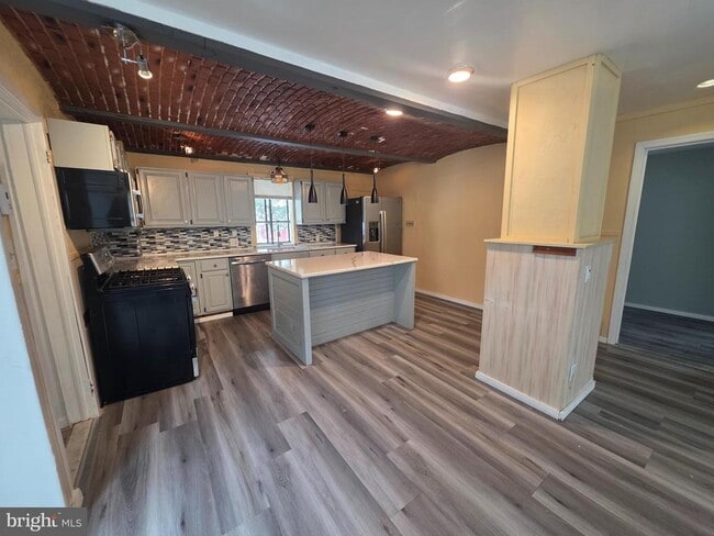 Building Photo - 522 Kuser Rd