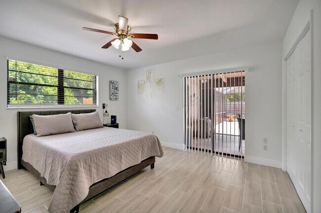 Building Photo - 691 NW Sharpe St