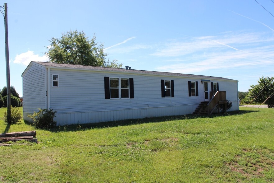 Building Photo - 2114 NC-108