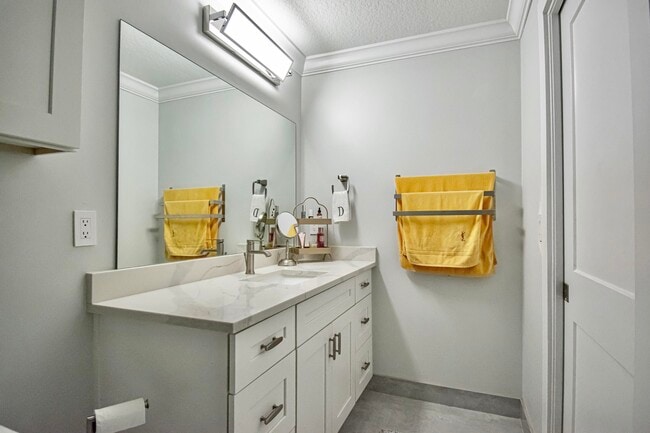 Building Photo - 16081 Sierra Palms Dr