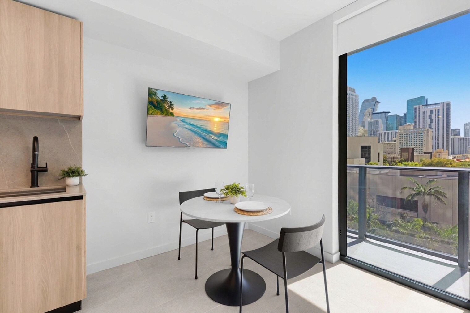 Building Photo - 501 NE 1st Ave