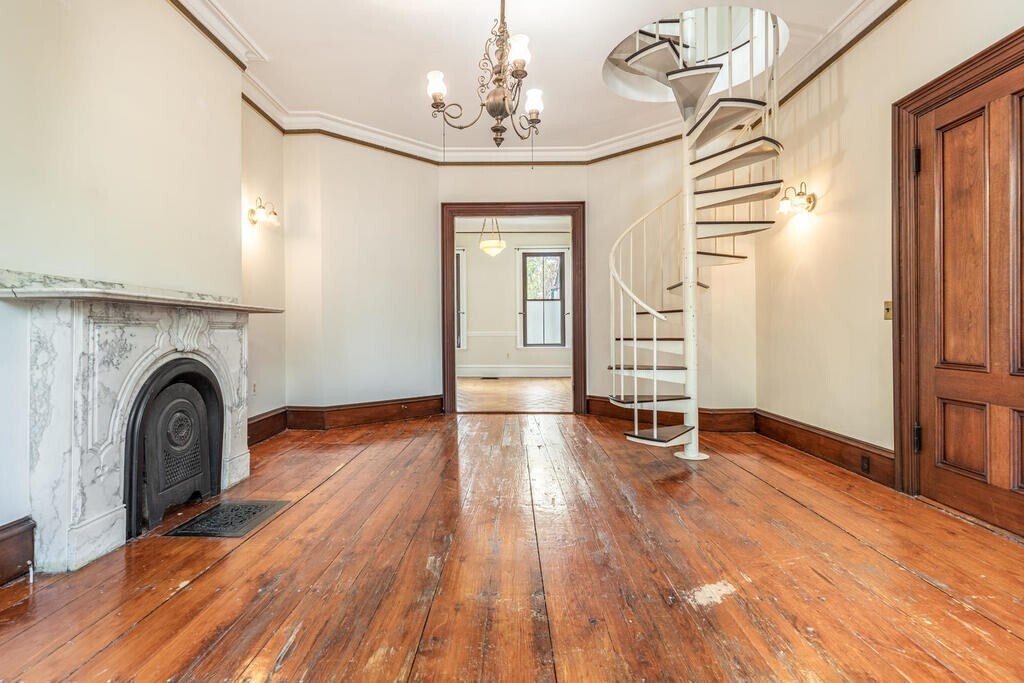 Building Photo - 325 K St