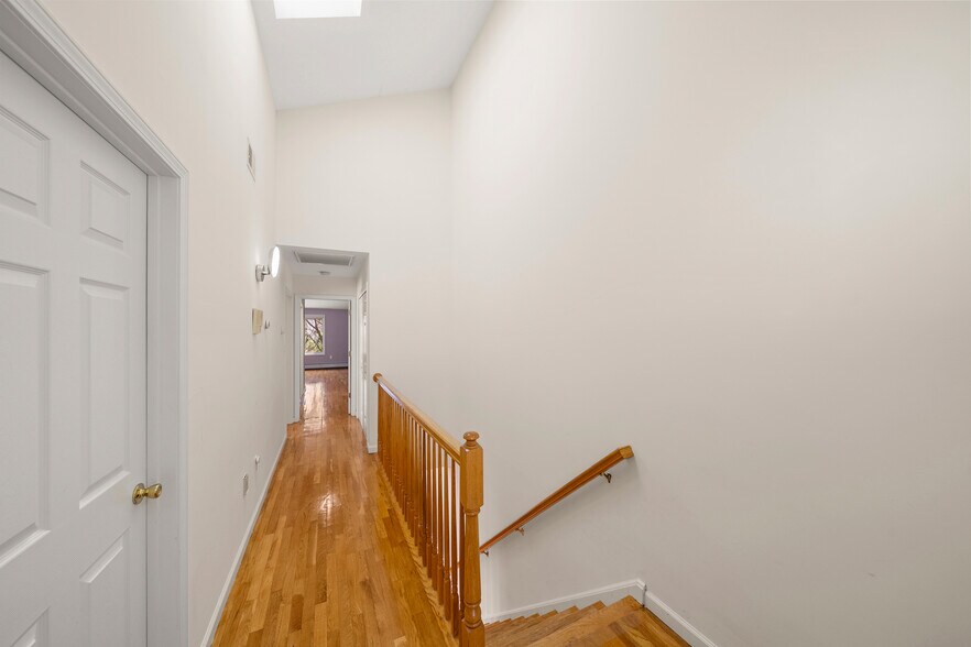 Building Photo - 227A E Columbia Ave