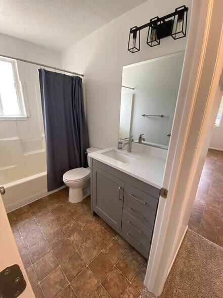 Bathroom - 866 E 500 N