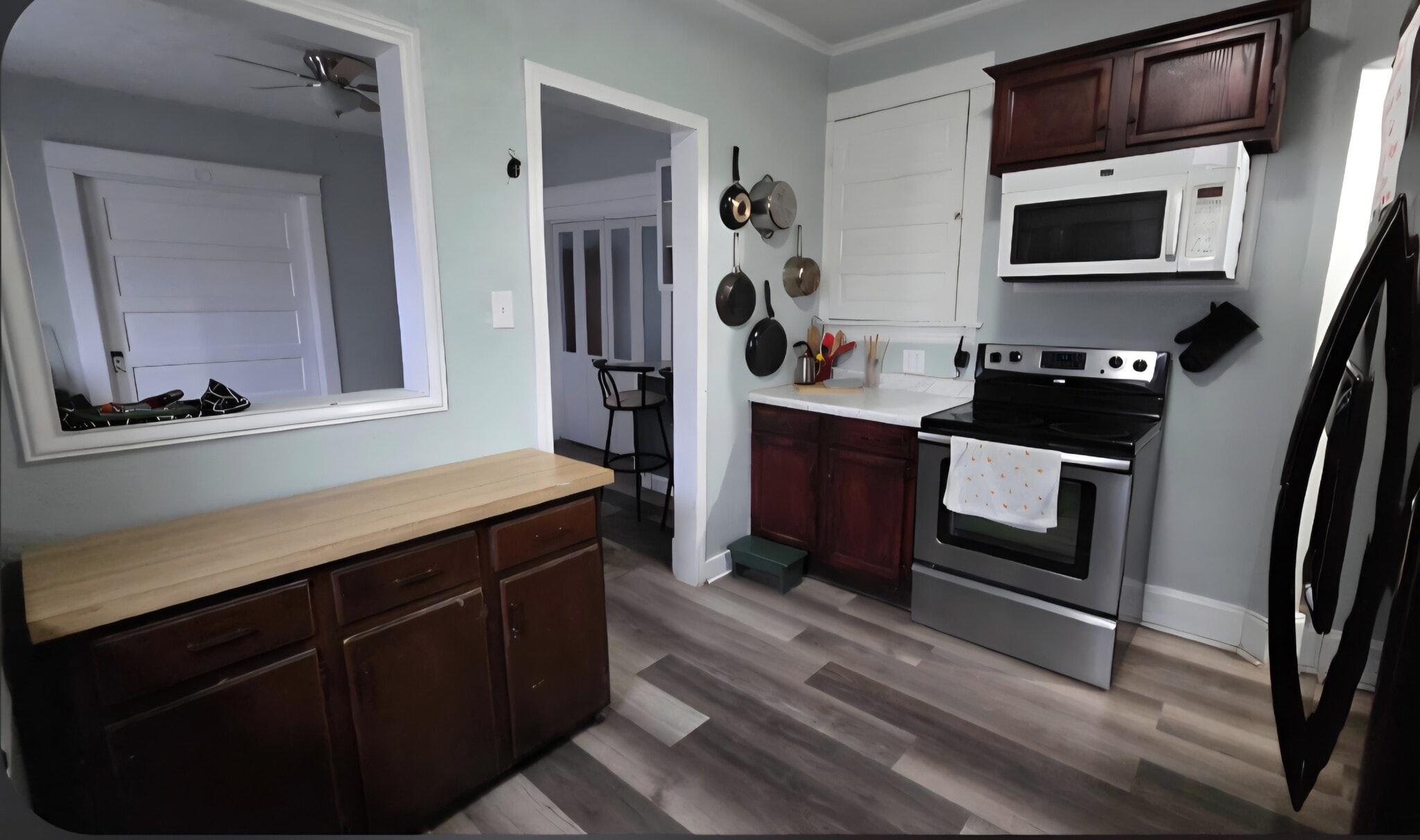 Full size common kitchen - 1128 Portage Ave