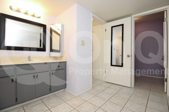 Building Photo - 5258 S Deborah Dr