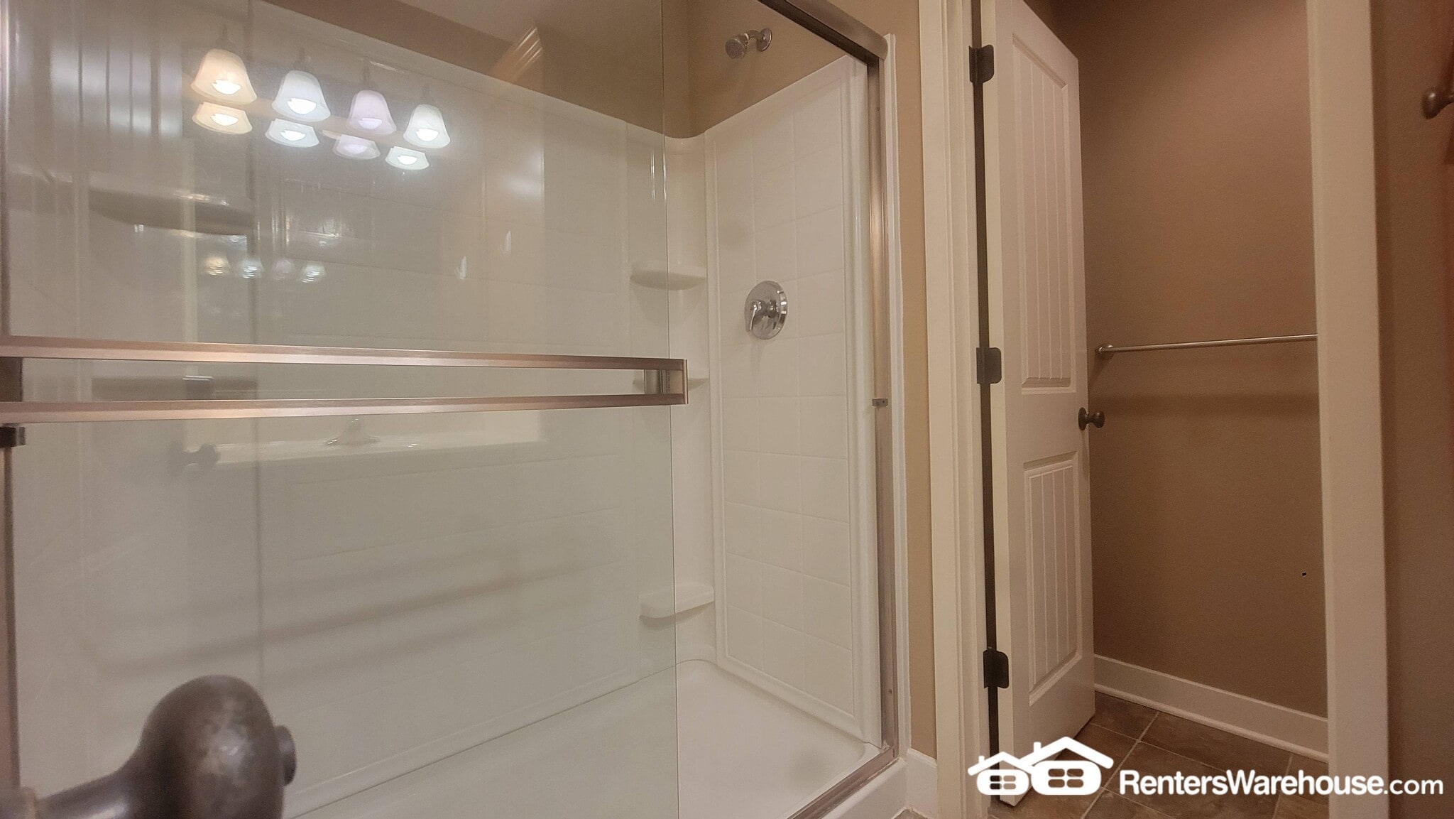 Building Photo - 2816 Lake Ave