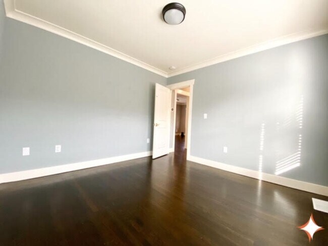 Building Photo - 847 Alice Ave