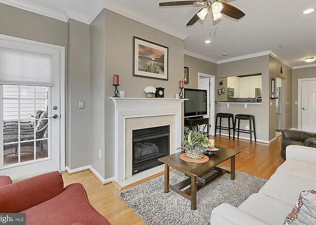 Building Photo - 4950 Brenman Park Dr