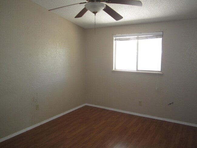 Building Photo - 6717 Southwind Dr