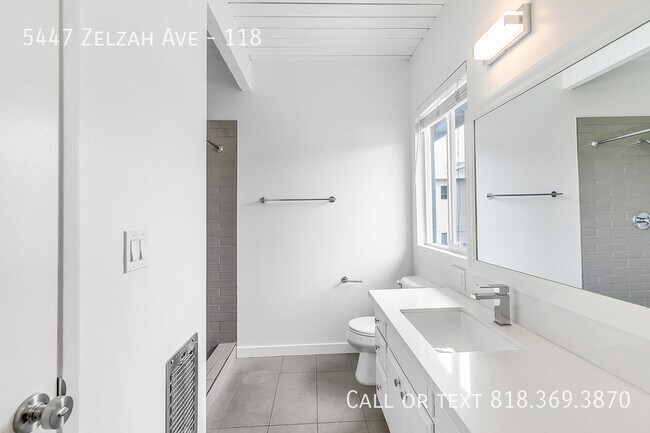 Building Photo - 5447 Zelzah Ave