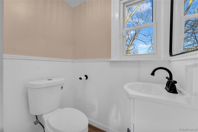 Building Photo - 16816 Inverness St