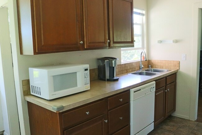 Building Photo - Exquisite 3 Bed, 1.75 Bath Home in Old Fai...