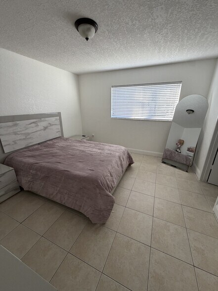 Building Photo - 2650 W 76th St