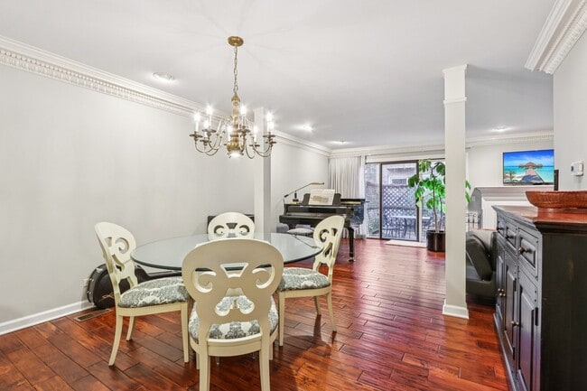 Building Photo - 19 Landmark St