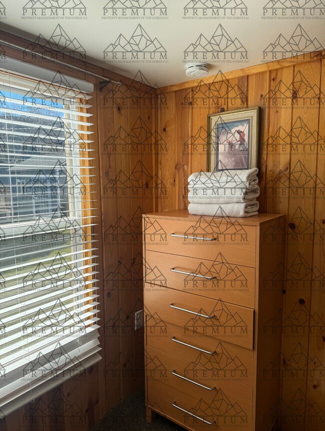 Building Photo - 408 Vista Dr