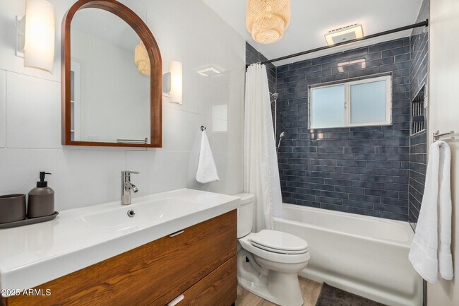 Building Photo - 3723 S Kenneth Pl
